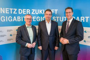 Pressegespräch am 6. Dezember 2019 in Stuttgart mit v.l.n.r.: Frank Bothe, Deutsche Telekom, Leiter Technik Niederlassung Südwest, Hans-Jürgen Bahde, Breitbandbeauftragter Region Stuttgart Geschäftsführer Gigabit Region Stuttgart GmbH und Dr. Richard Sigel Landrat des Rems-Murr-Kreises