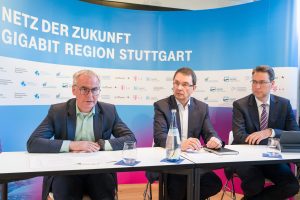 Pressegespräch am 6. Dezember 2019 in Stuttgart mit v.l.n.r.: Frank Bothe, Deutsche Telekom, Leiter Technik Niederlassung Südwest, Hans-Jürgen Bahde, Breitbandbeauftragter Region Stuttgart Geschäftsführer Gigabit Region Stuttgart GmbH und Dr. Richard Sigel Landrat des Rems-Murr-Kreises