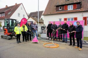 Glasfaser Spatenstich in Wendlingen - Deutsche Telekom - Zweckverband Breitbandversorgung Landkreis Esslingen